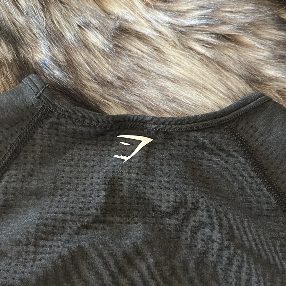 Gymshark *NWOT* Women's Vital Seamless Crop Top in Black - Picture 9 of 11